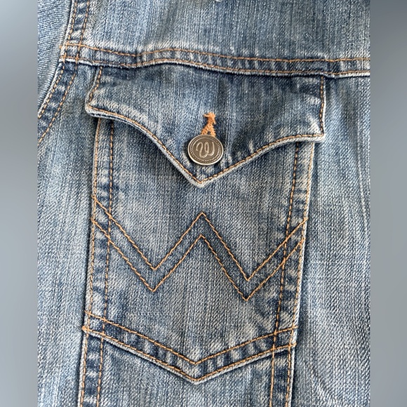 Wrangler Women’s Classic Denim Trucker Jacket - Size XL_Good Shape - Picture 3 of 12